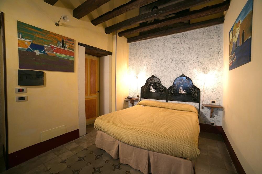 Henry's House 4*