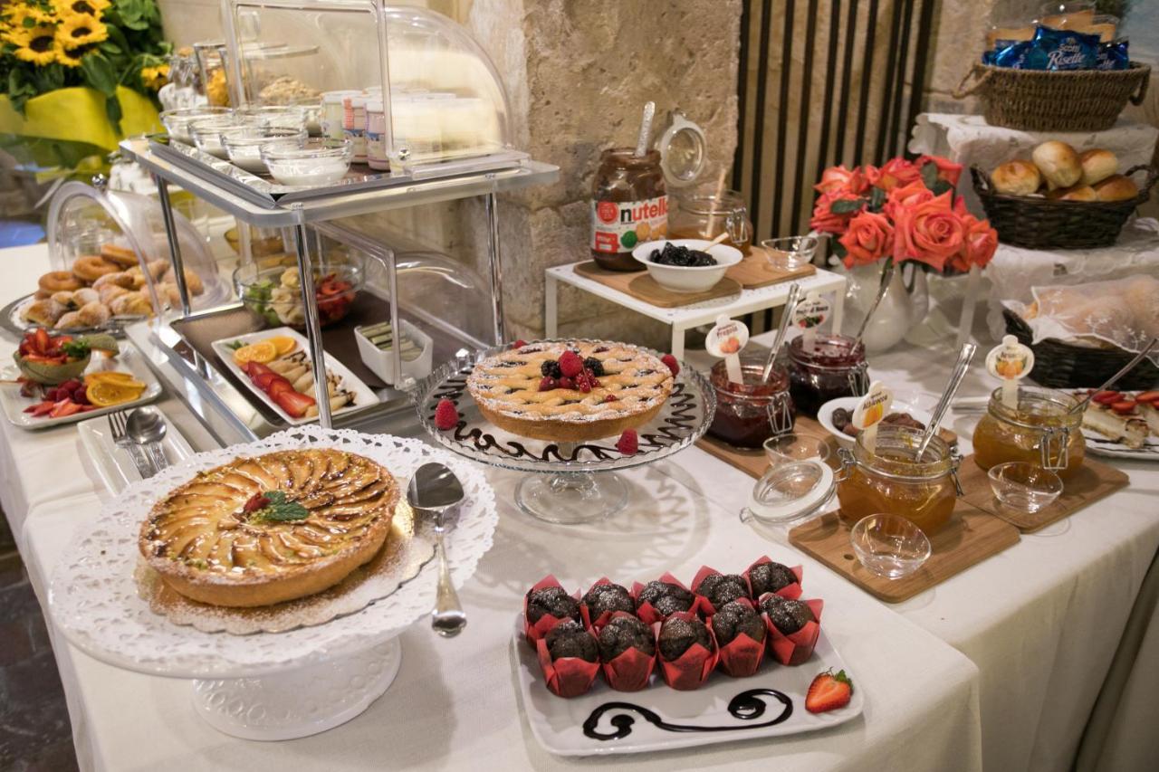 Henry's House Hotel 4*