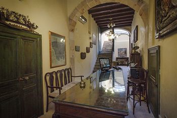 Hotel Henry's House 4*