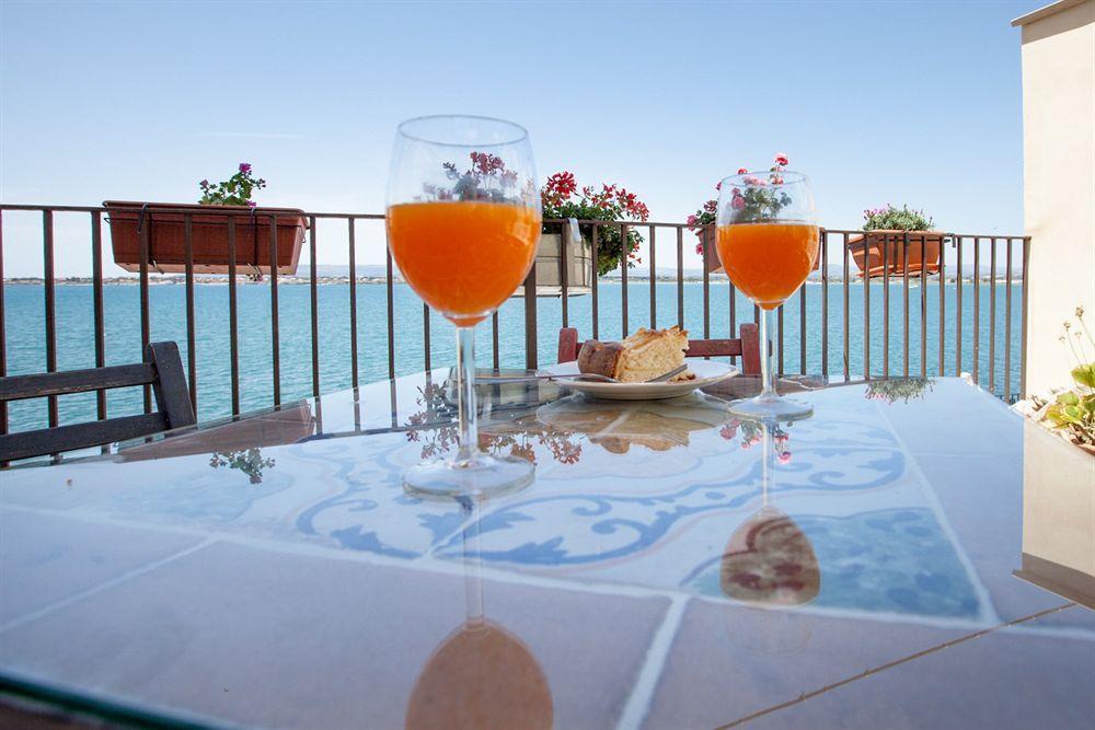 Henry's House Hotel 4*