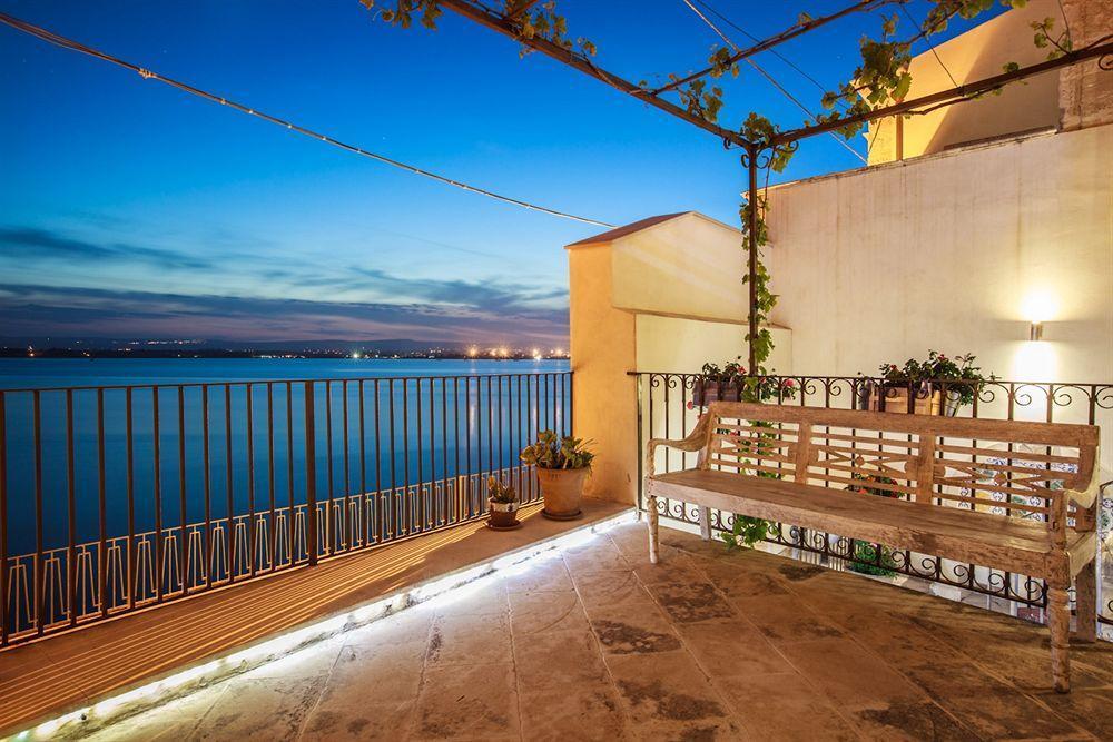 Henry's House 4*