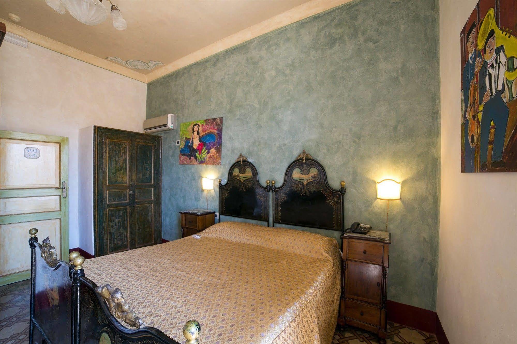 Henry's House 4*