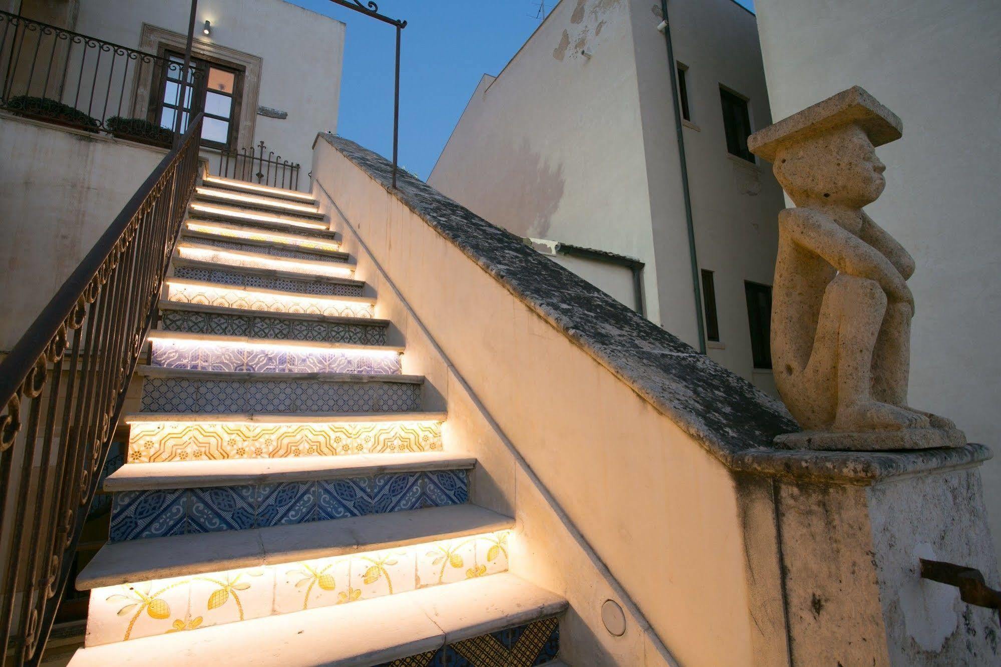 Henry's House Hotel 4*