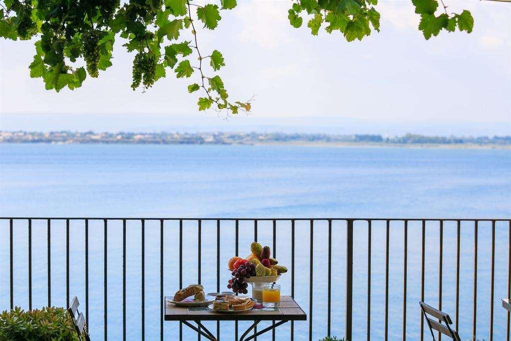 Henry's House Hotel 4*